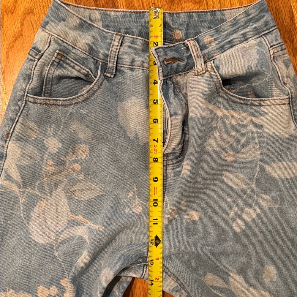 Floral Patterned Blue Jeans - Picture 4 of 9